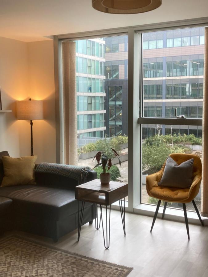 Modern Apartment Located In Cmk Restaurant Quarter Milton Keynes Exterior photo
