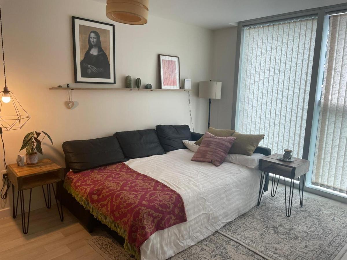 Modern Apartment Located In Cmk Restaurant Quarter Milton Keynes Exterior photo